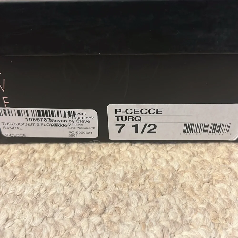 New in box Steve Madden green cecce flower sandals 7.5 - Picture 5 of 5